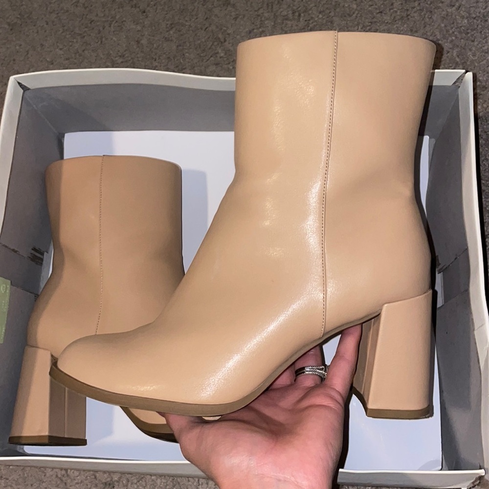 Nude leather ankle boots
